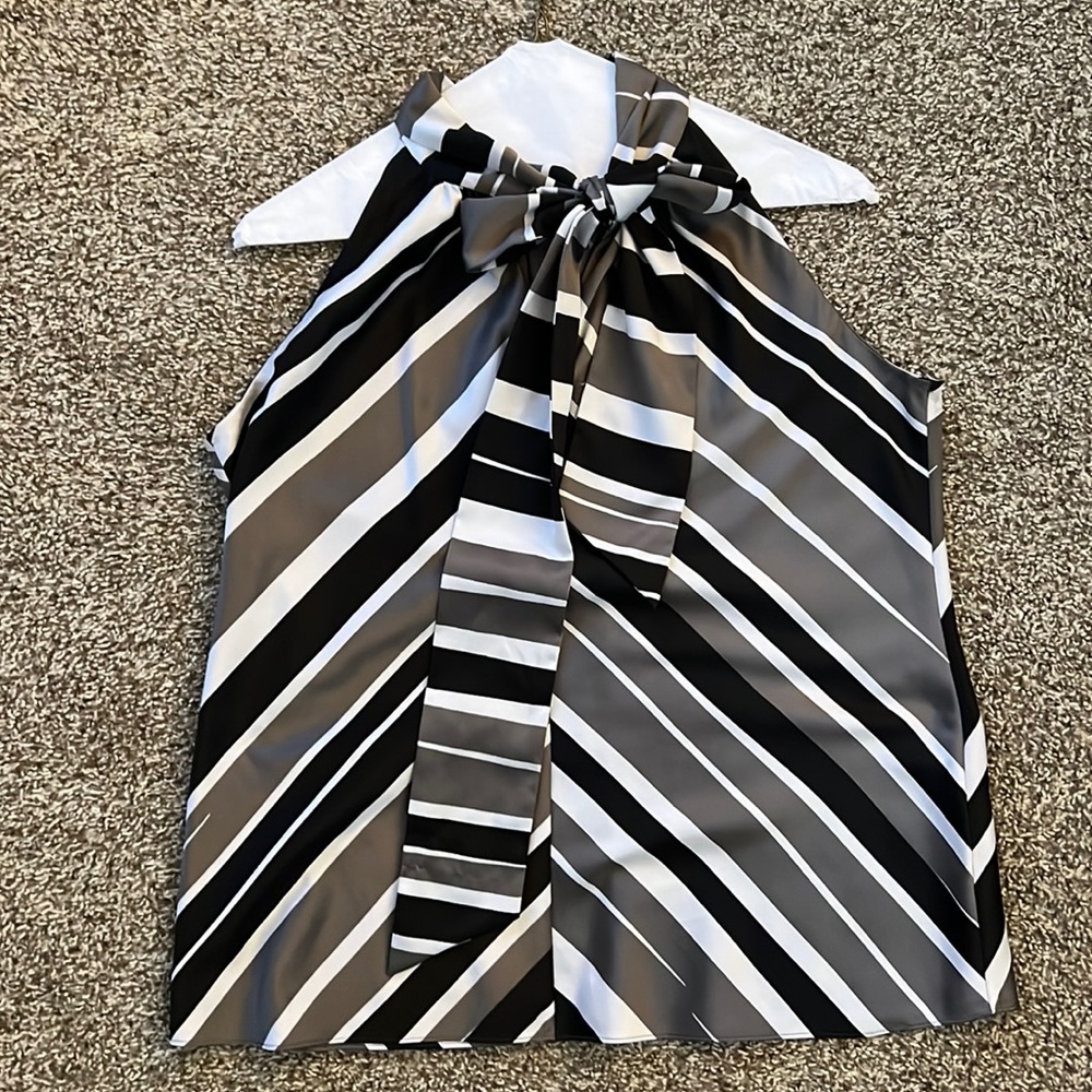 Banana Republic black and white top size medium